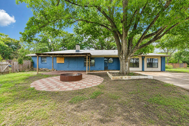 1111 Silent Valley Rd — exterior