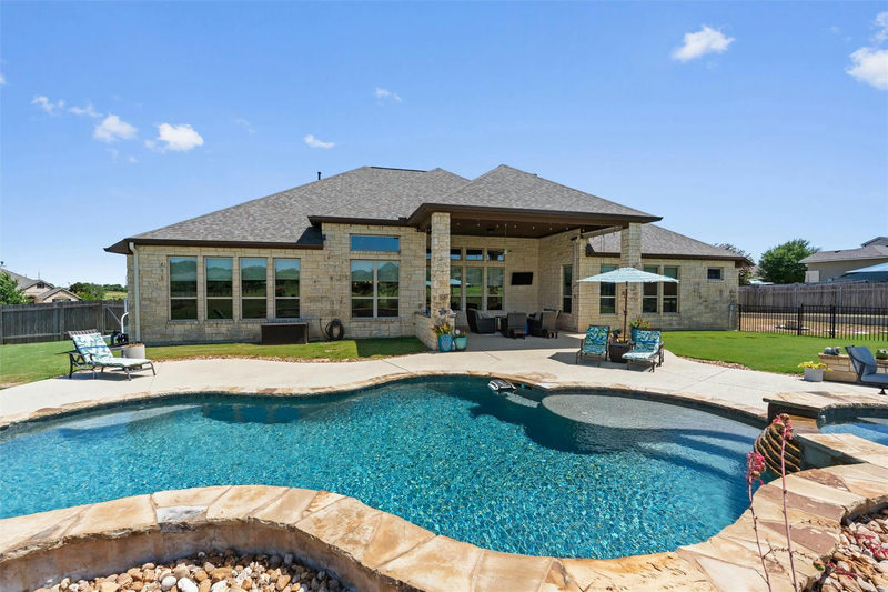 209 E Vienna Dr — exterior