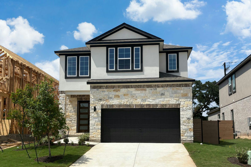 1120 Stonehill Dr — exterior