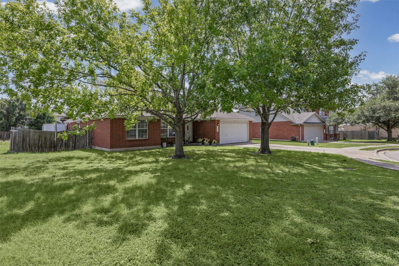 1313 Laurelleaf Dr — exterior