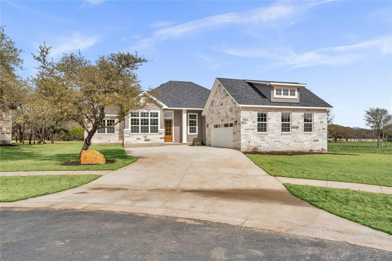 108 Double Cir — exterior