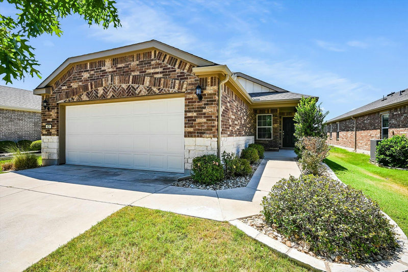 421 Holiday Creek Ln — exterior