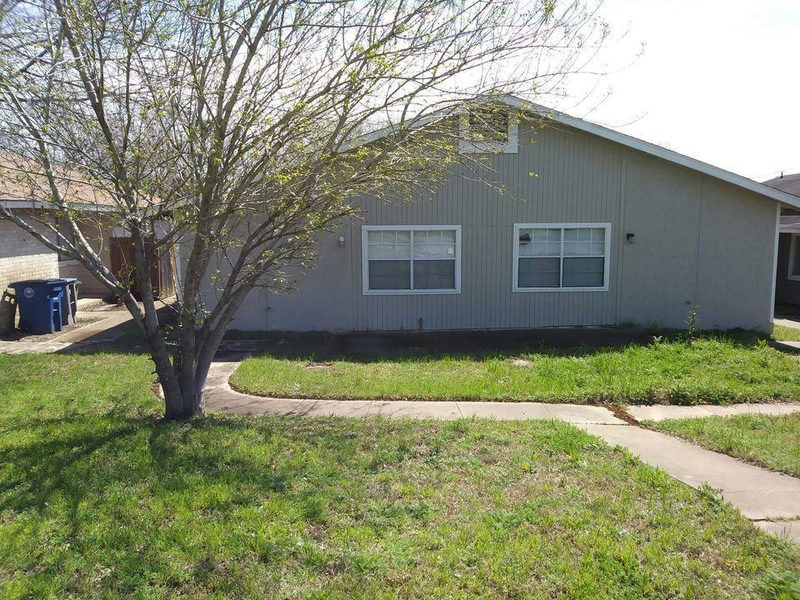 6711 Sandshof Dr — exterior
