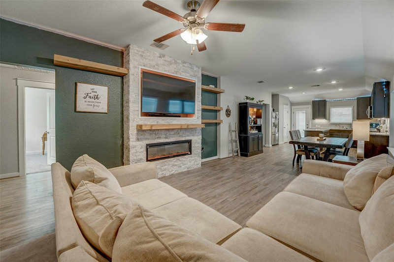 5806 Aviano Rd — exterior