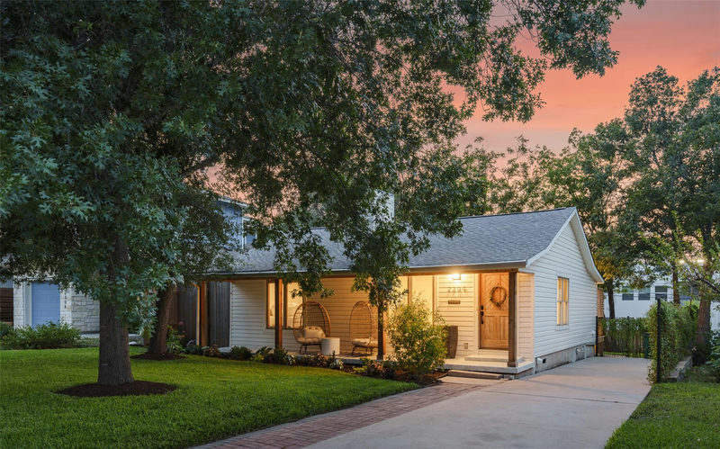 2304 Forest Ave — exterior