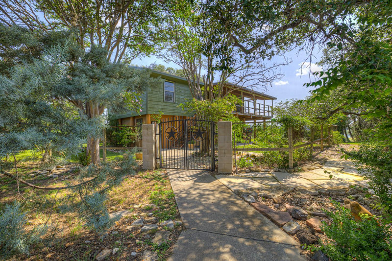 785 Park Shrs — exterior