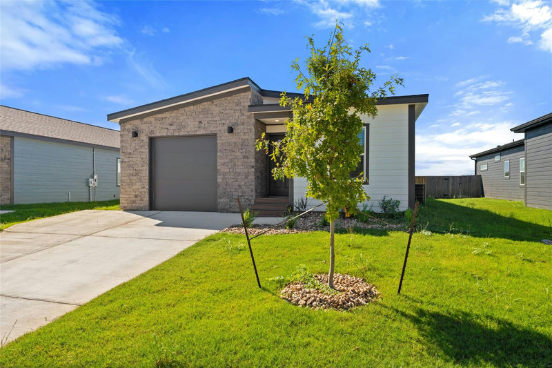 2026 Applewood Dr — exterior