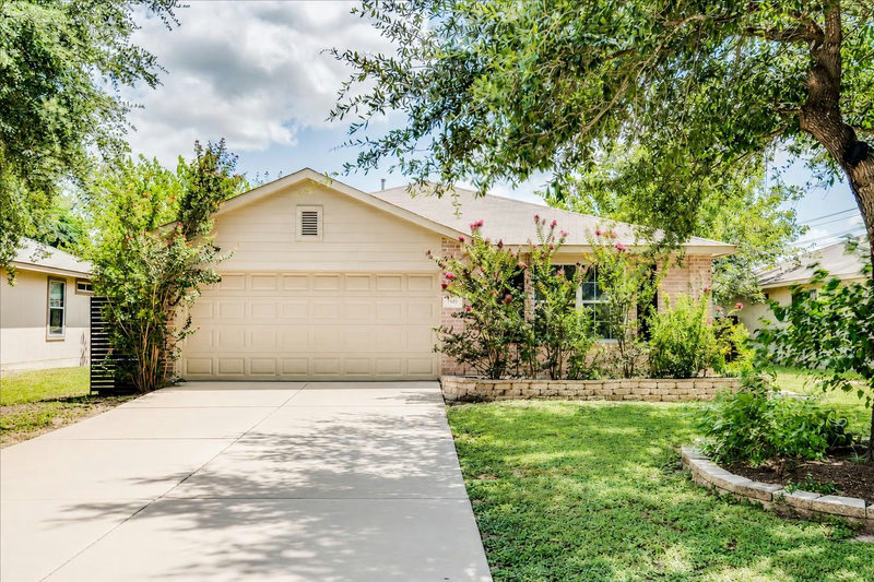 981 Goldenrod St — exterior
