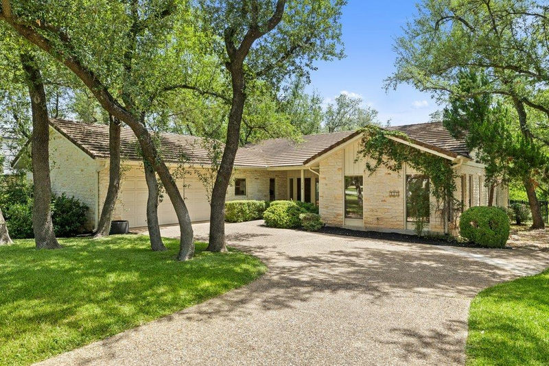 110 Blue Jay Dr — exterior