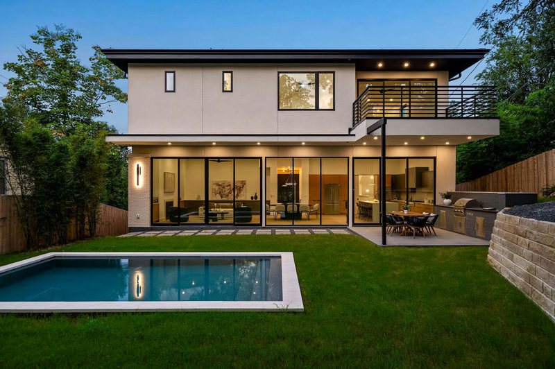 1102 Summit St — exterior