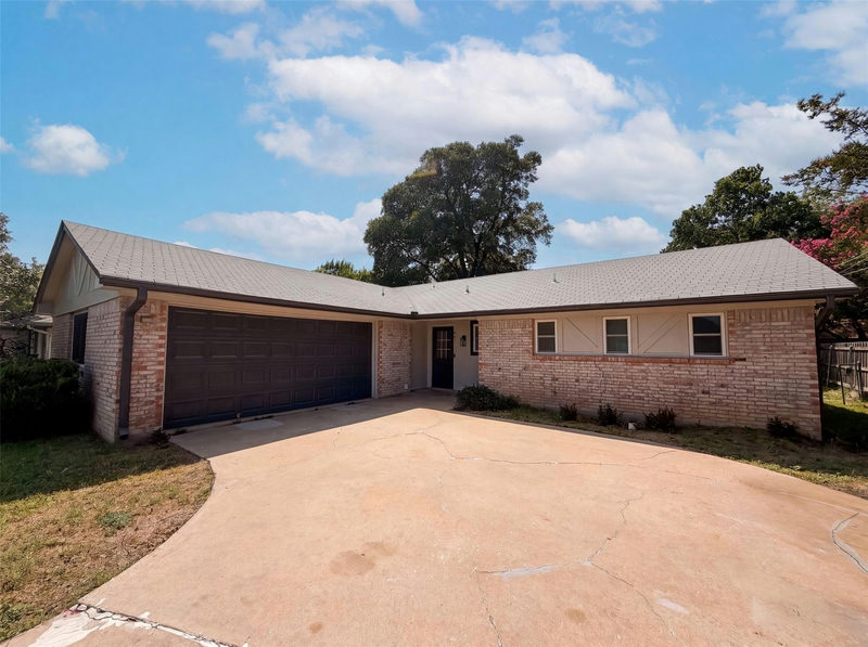 501 E Central Dr — exterior