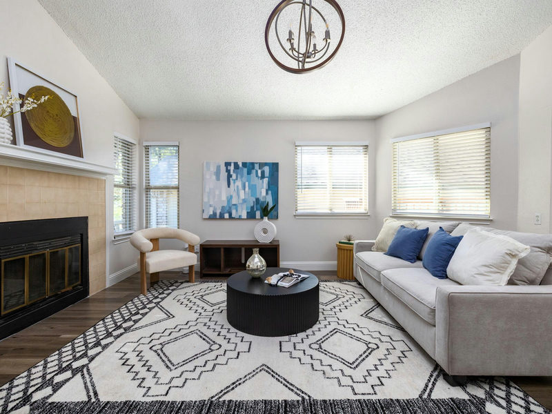 1811 Rainy Meadows Dr — exterior