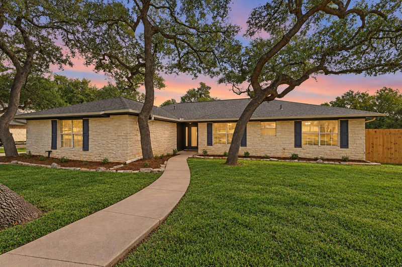 600 Meadow Oaks Dr — exterior
