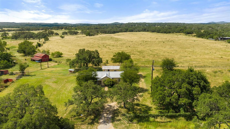 3310 Ranch Road 165 — exterior