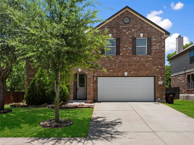 1100 Renaissance Trl — exterior