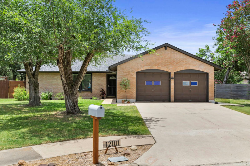 12101 Missel Thrush Ct — exterior