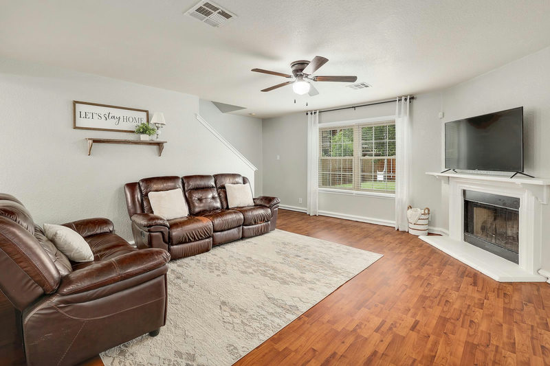 335 Mistletoe Ln — exterior