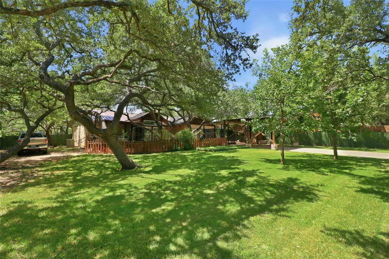 102 N Lake Hills Dr — exterior