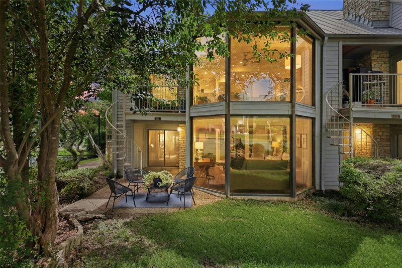 122 World Of Tennis Sq #122 — exterior