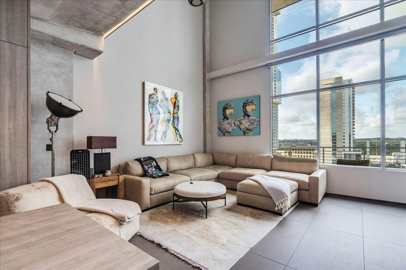 800 W 5th St #1105 — exterior