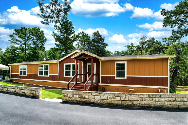 1024 Sand Hills Rd — exterior