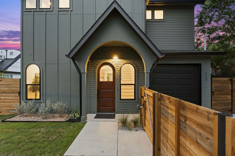 1157 Nickols Ave — exterior
