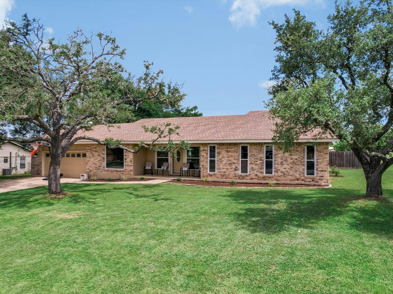 1433 Windcrest Dr — exterior