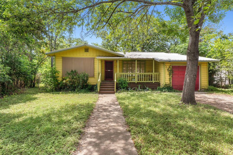 4602 Richmond Ave — exterior