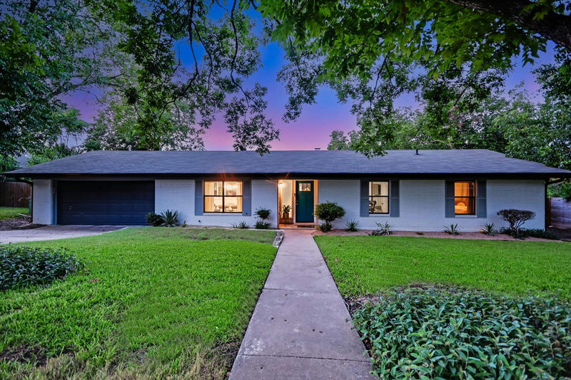 1006 Hollybluff St — exterior