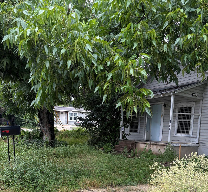 1815 Singleton Ave — exterior