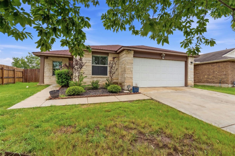 18512 Great Falls Dr — exterior