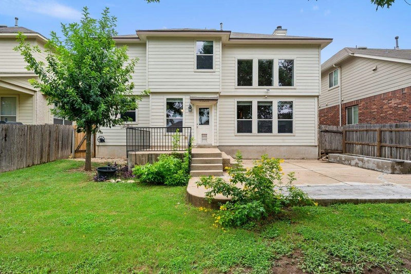 301 Bayou Bend Dr — exterior
