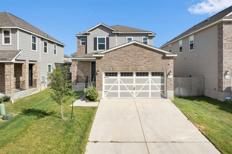 1032 Santiam St — exterior