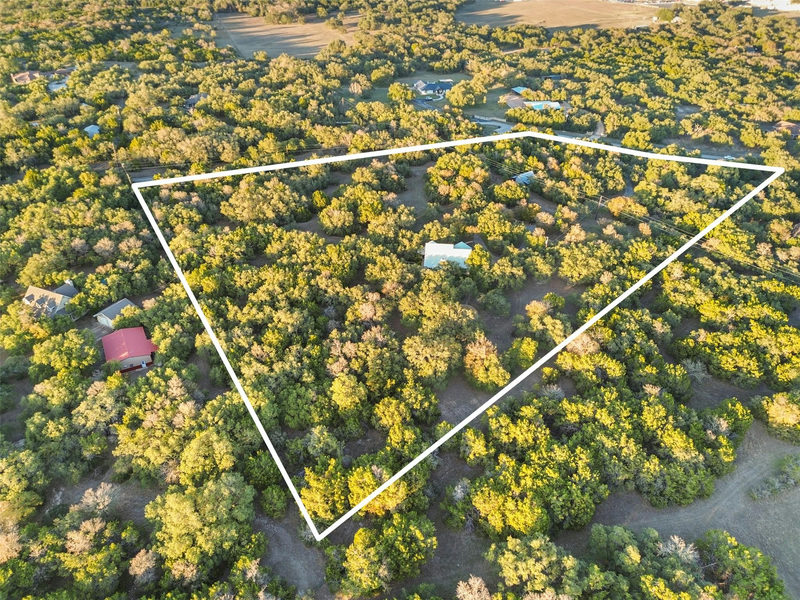 301 Crystal Meadows Dr — exterior
