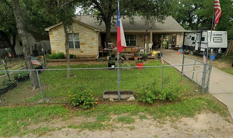 652 Pecan Ln — exterior