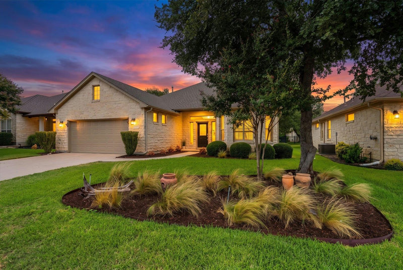 916 Heritage Oaks Bnd — exterior