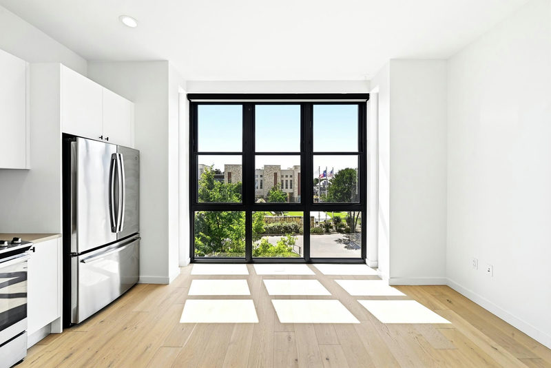 800 Embassy Dr #305 — exterior