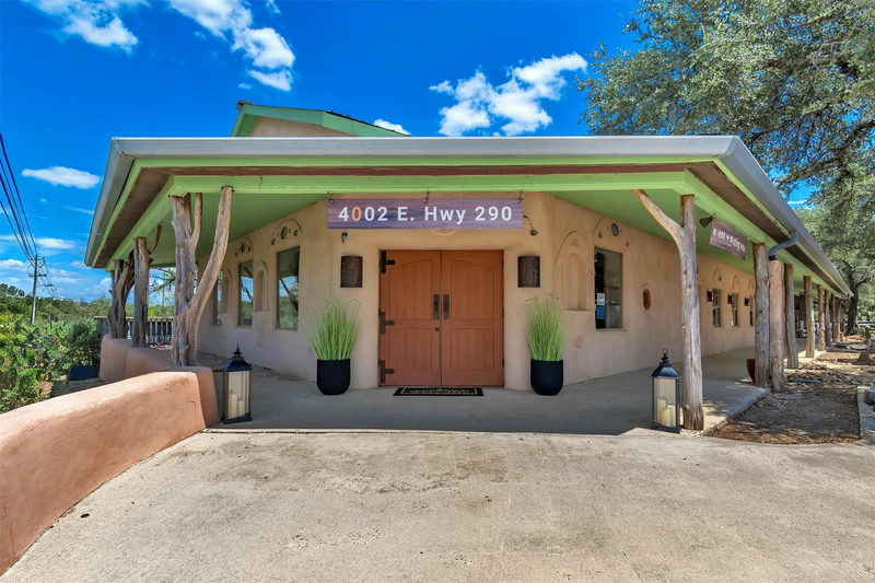 4002 E Highway 290 Hwy — exterior