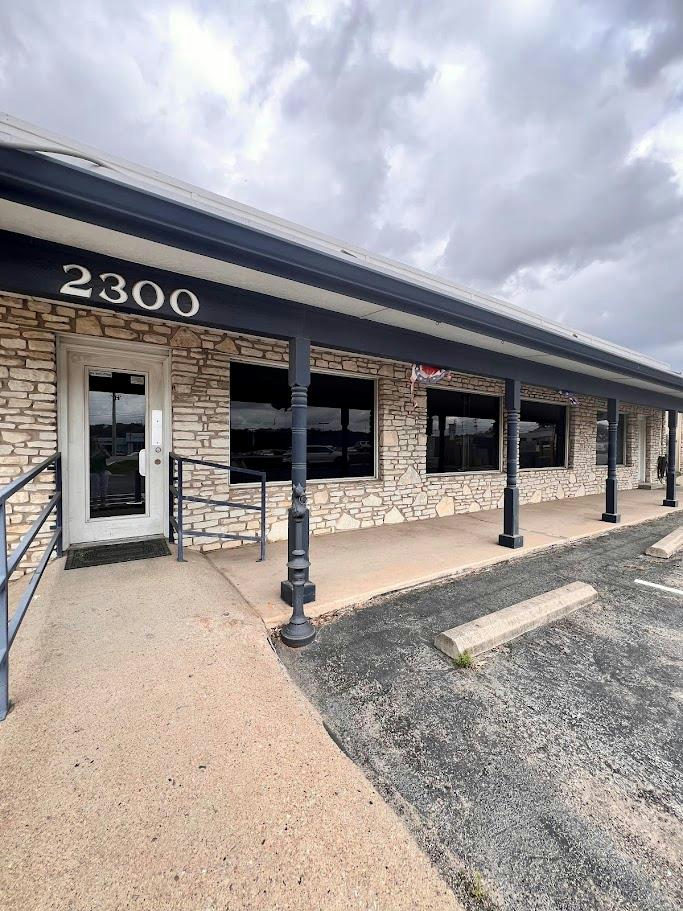 2300 N Us Highway 281 Hwy — exterior