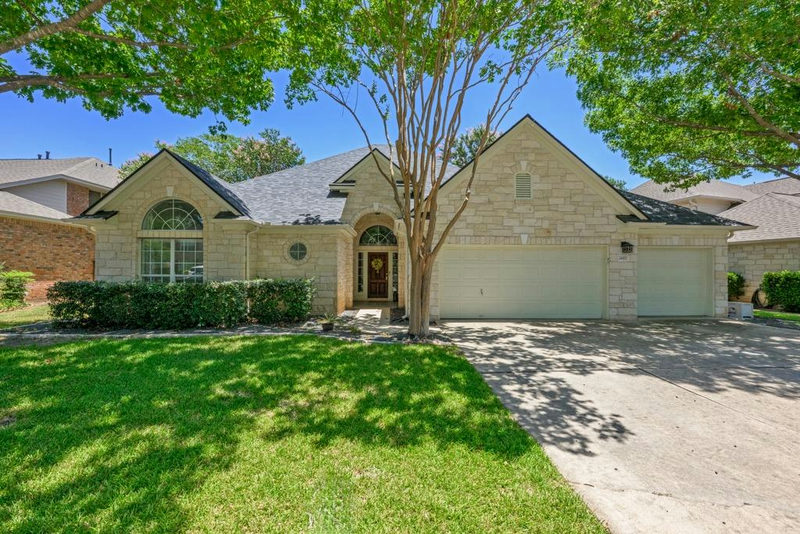 2602 Henley Dr — exterior