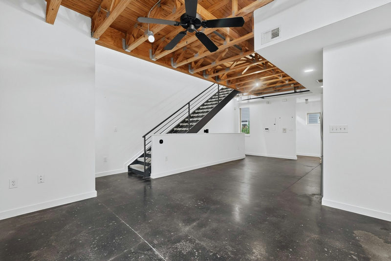 1601 E 5th St #211 — exterior