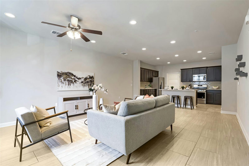 13800 Lyndhurst St #203 — exterior