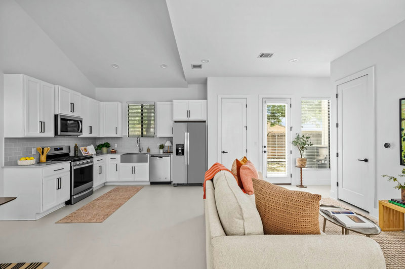 939 E 52nd St #2 — exterior