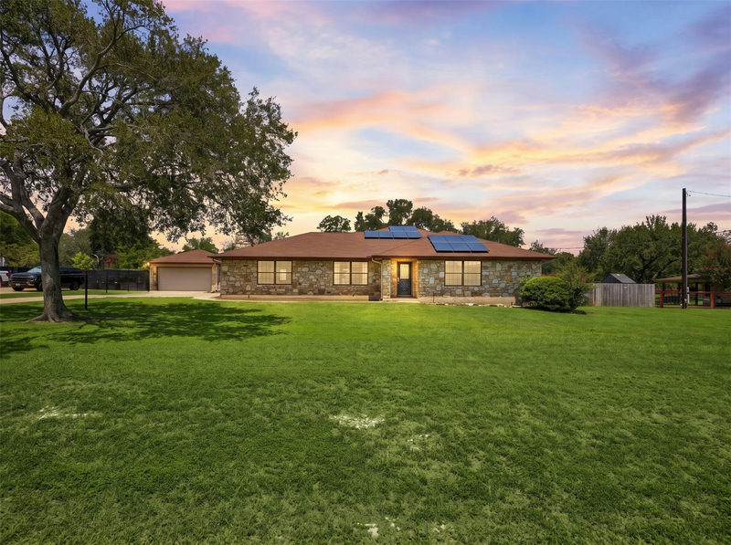 208 Maple Dr — exterior