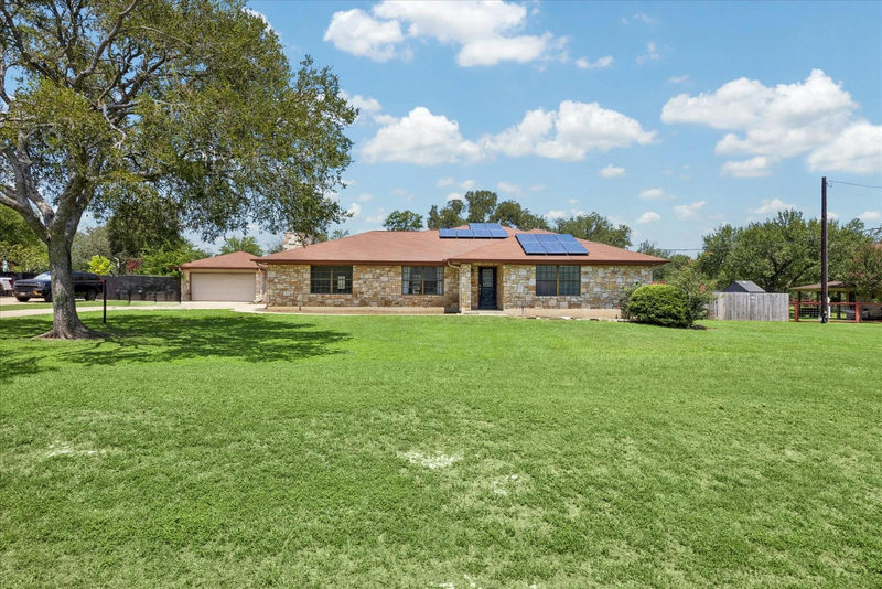 208 Maple Dr — exterior