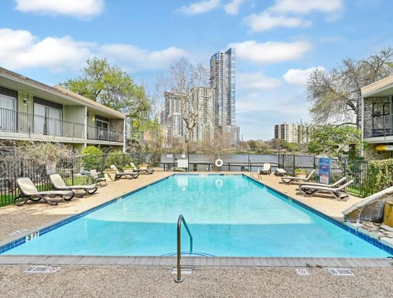 500 E Riverside Dr #242 — exterior