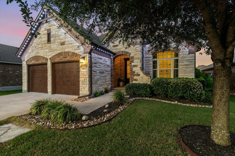 8033 Mozart St — exterior