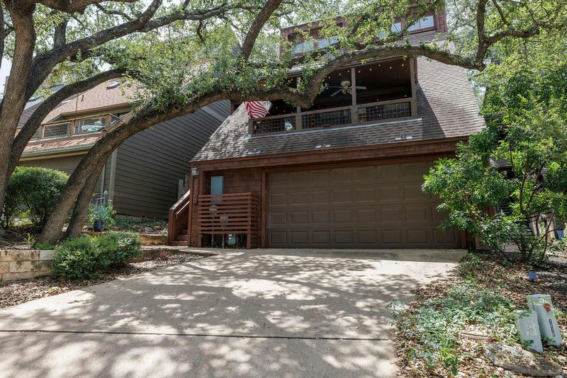 7320 Cave Holw — exterior