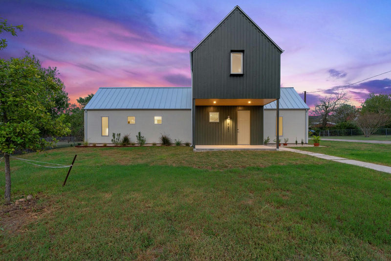 420 S Brazos St — exterior