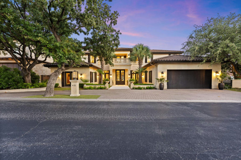 415 Lighthouse Dr — exterior
